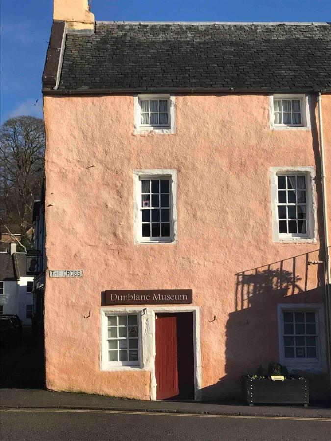 Fantastic 2 Bed Flat In Dunblane High Street Appartement Buitenkant foto